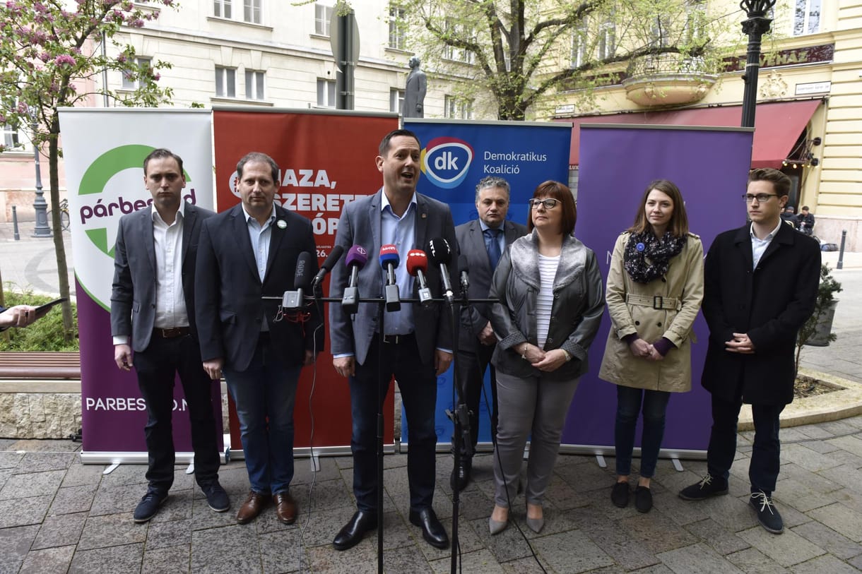 Hont: Ránts vállat! Válts ellenzéket!