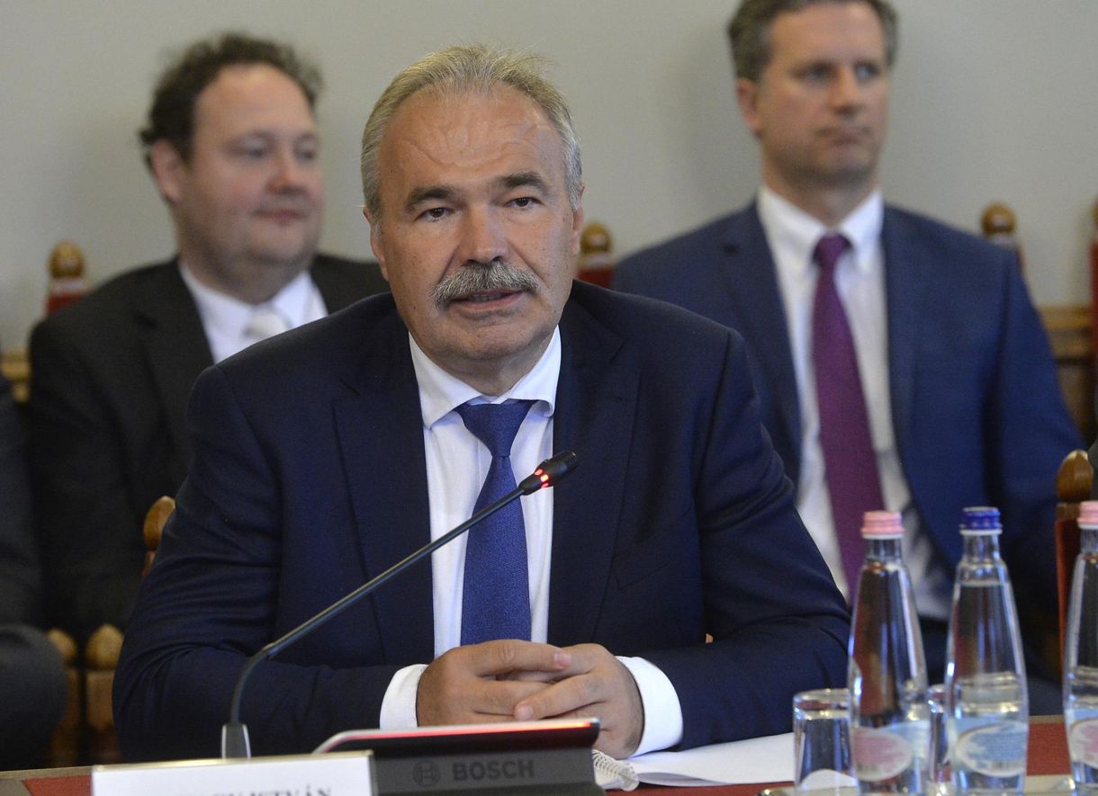 „Zavartalanul zajlik a tűzifaprogram”, de azért embereket és gépeket kell átcsoportosítani
