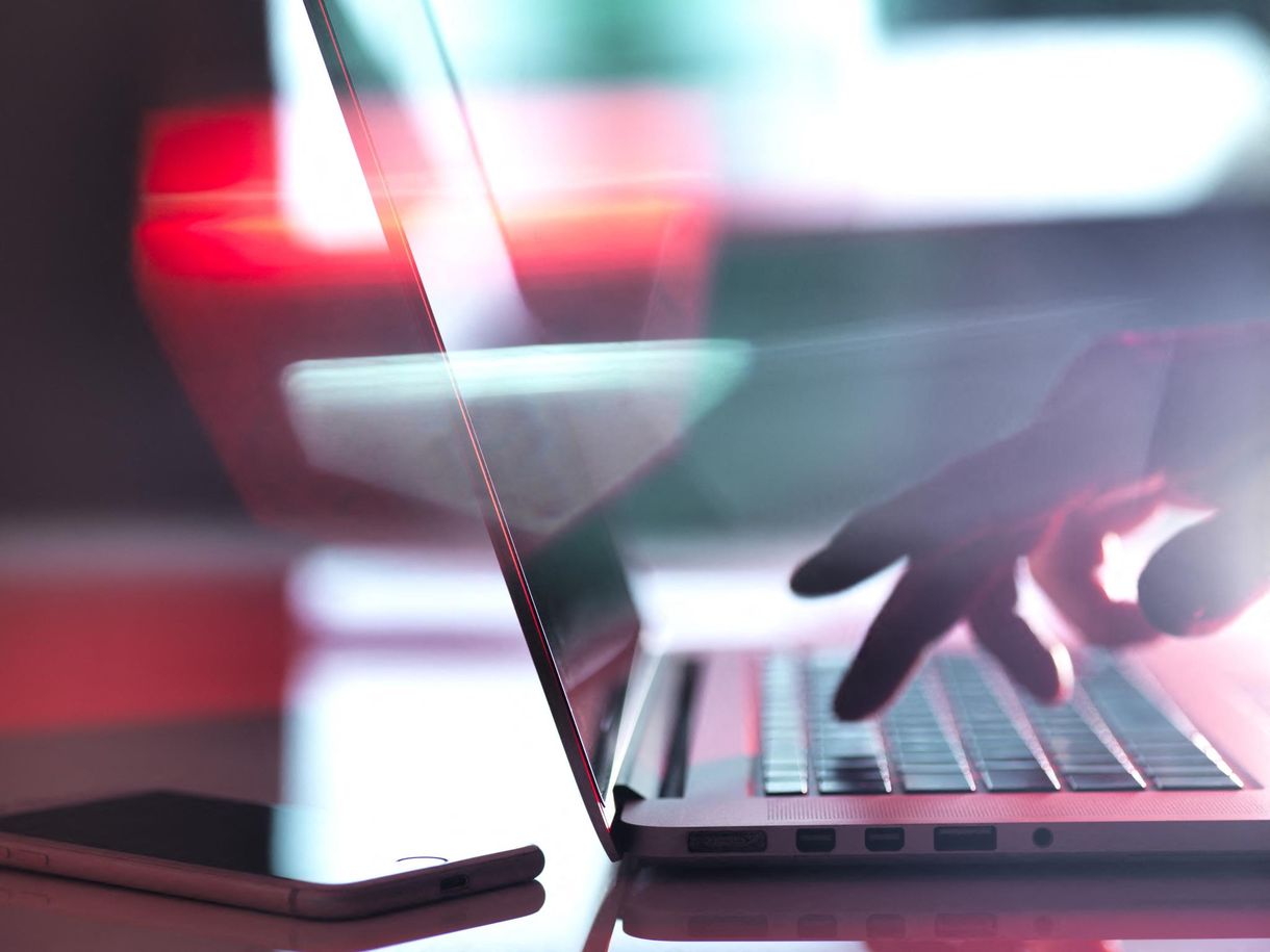 Nem védik meg eléggé a gyerekeket a felnőtt tartalomtól a pornóoldalak