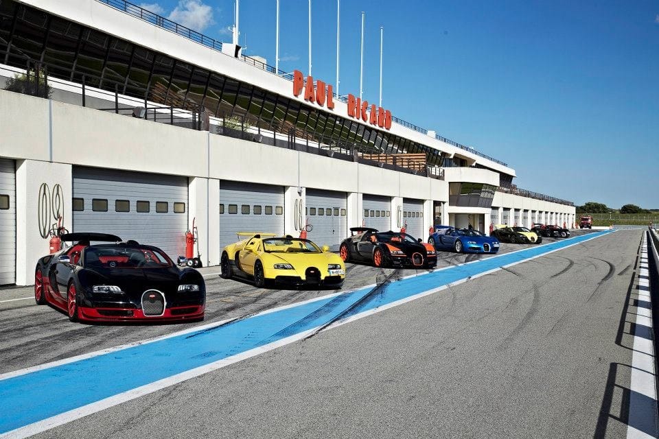 Hat Bugatti Veyron gyötri egymást - fotók