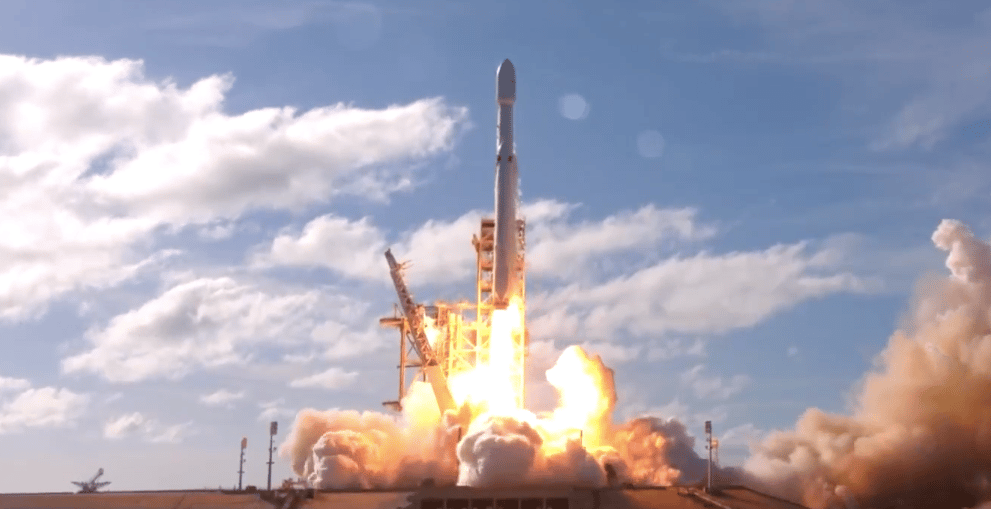 Nemsokára egy ismeretlen űrturistának mutatja meg a Holdat közvetlen közelről a SpaceX