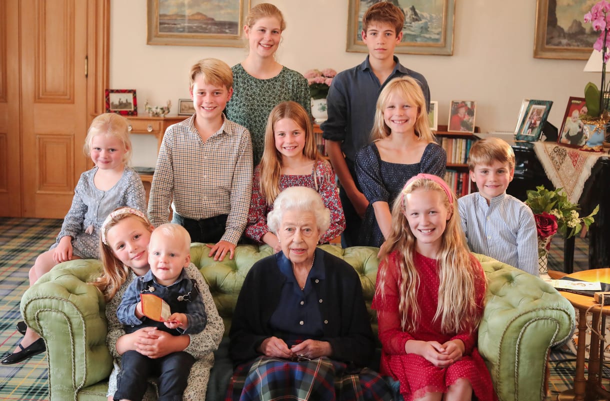 Újabb manipulált fotó került elő a brit királyi családról, II. Erzsébet is szerepel rajta