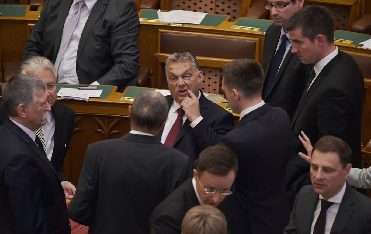 Orbán biztos helyre tette a milliárdokat, majd az ellenőrök főnöke is ő lett