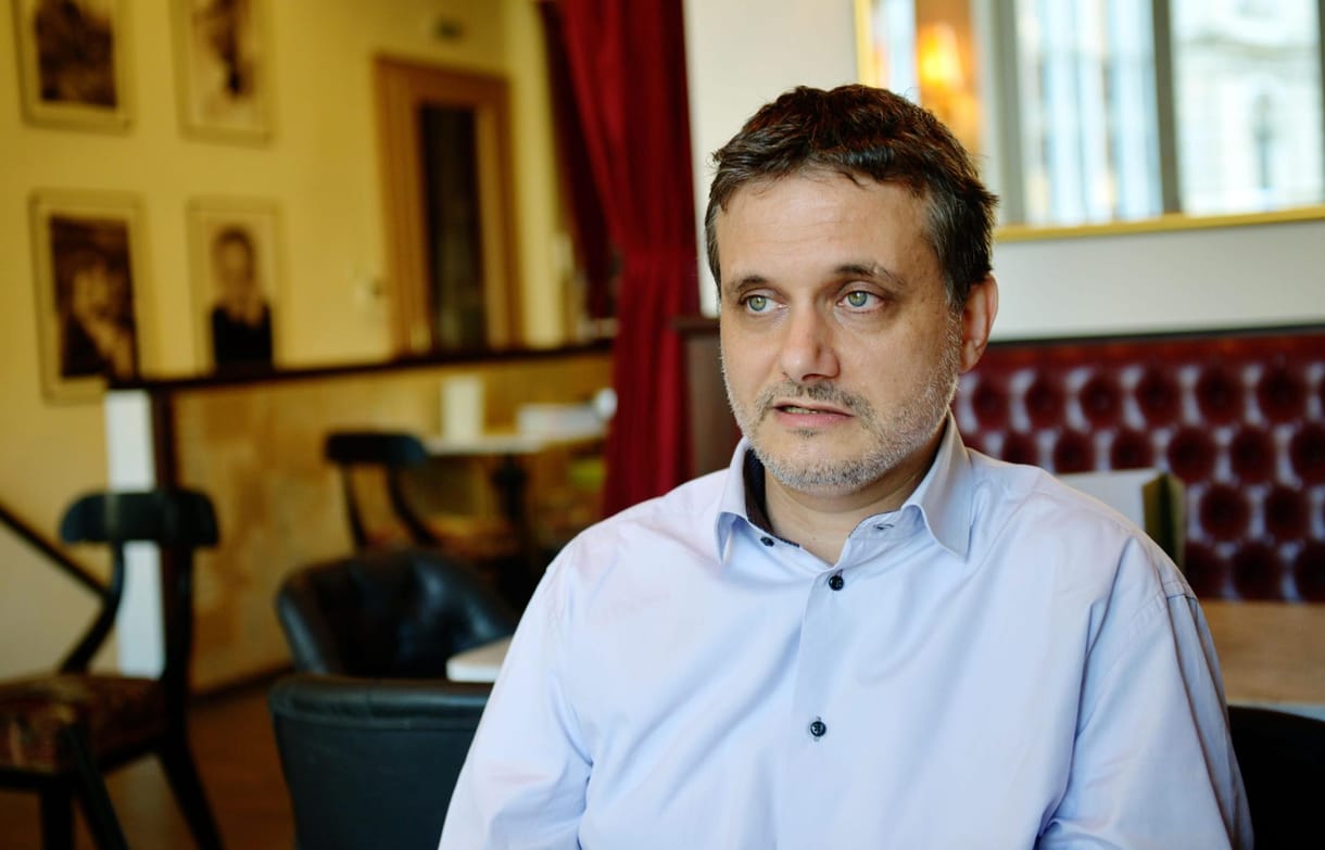 Káromkodással reagált Nyáry az áramos határkerítésre