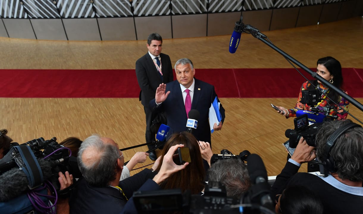 A brüsszeli diplomaták kirúgása mást jelezhet, mégis jól jöhet ki a kormány az EU-s alkuból