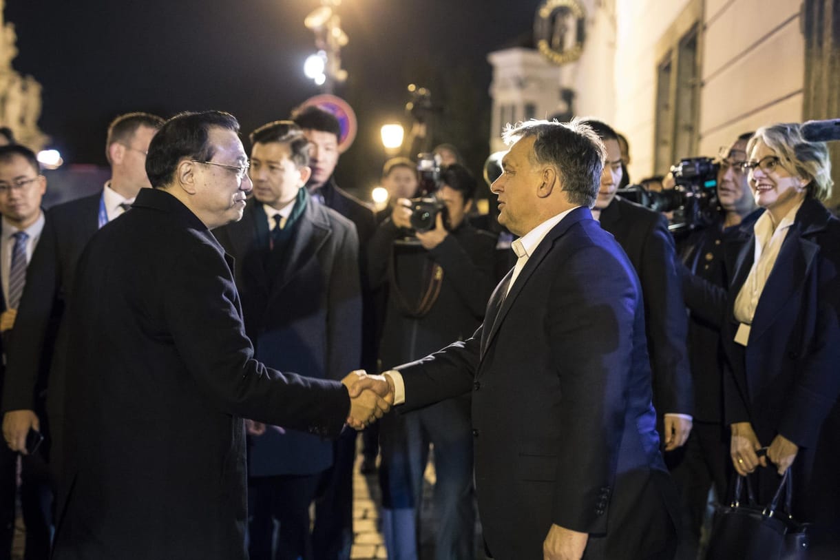 Kereszténymentő kormányunk megint behódolt egy keresztényellenes államnak