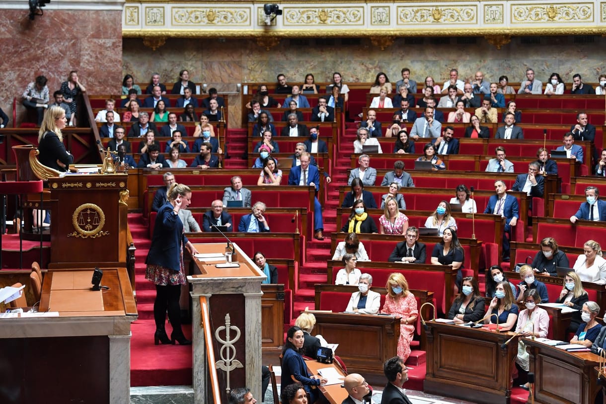 Elbukott a francia kormány elleni bizalmatlansági indítvány
