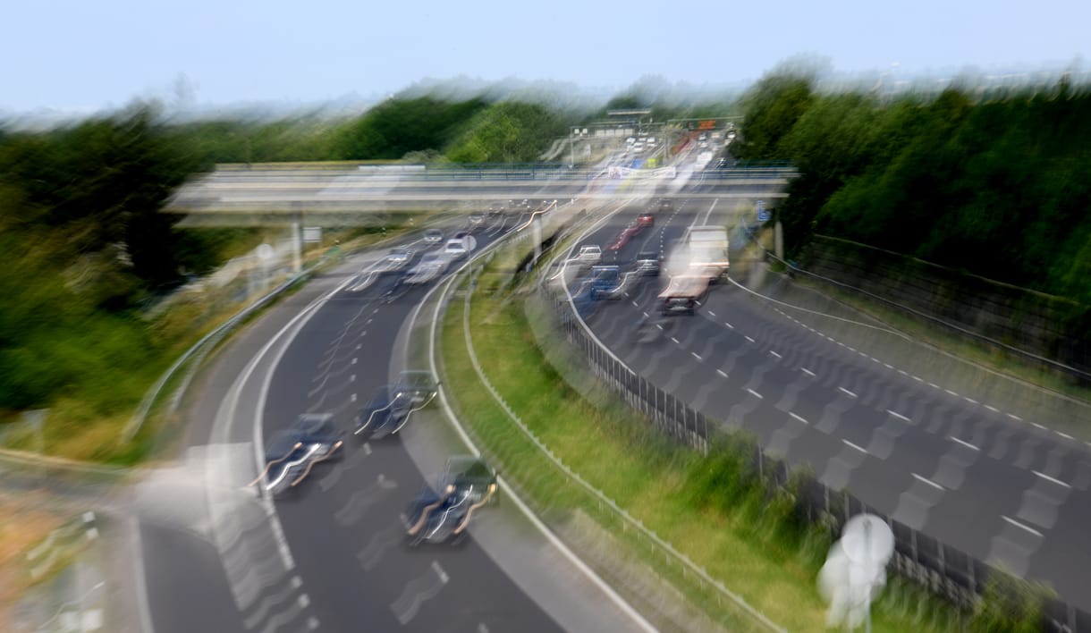 Rendőrautónak ütközött egy kocsi az M7-esen Székesfehérvárnál