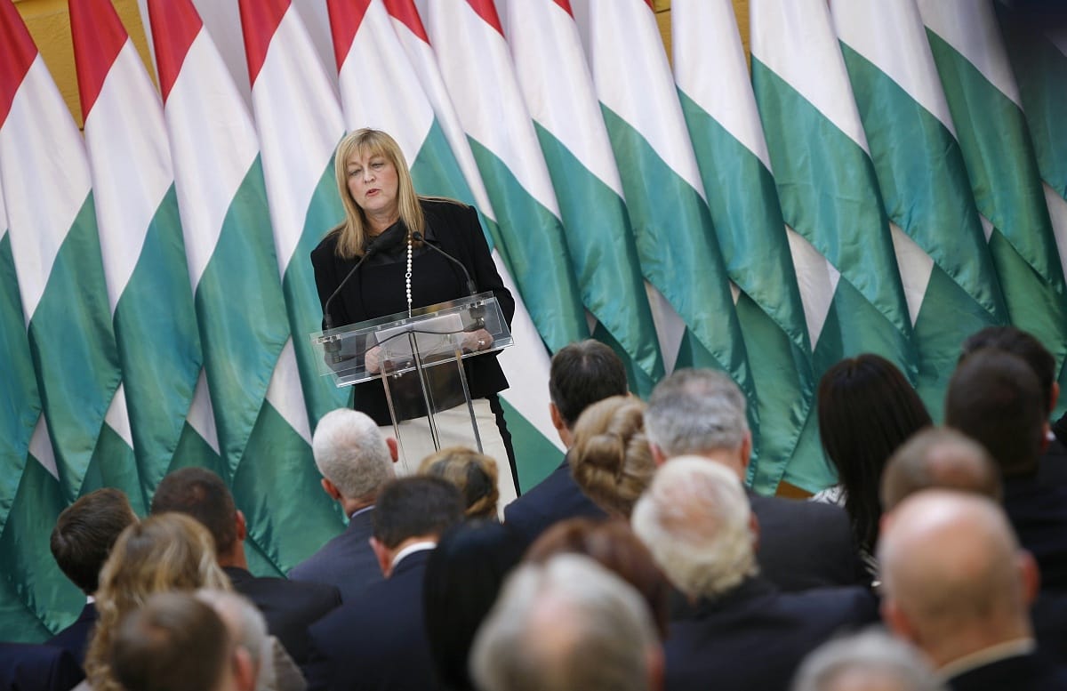 Németországnak és a strasbourgi bíróságnak is nekimegy új írásában Schmidt Mária