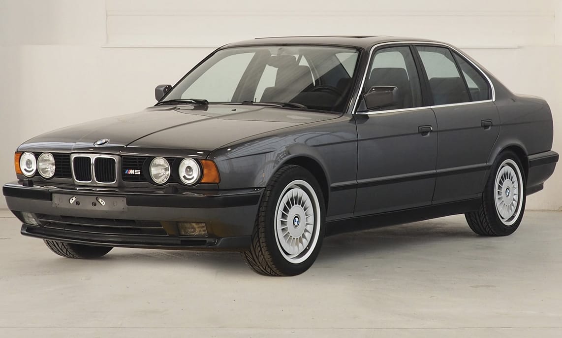 28 ezer kilométerrel árulnak a szomszédban egy 32 éves BMW M5-öt