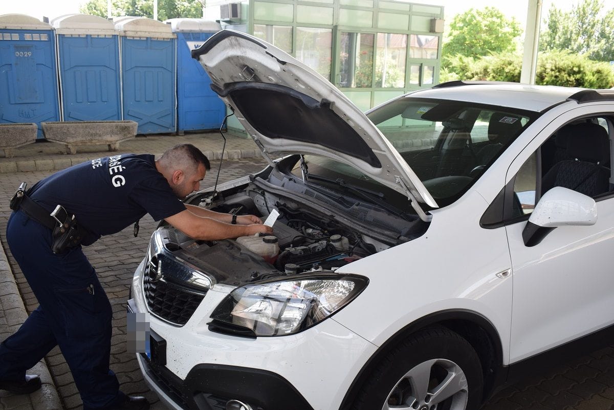 Ukrajnába tartott a lopott Opel SUV