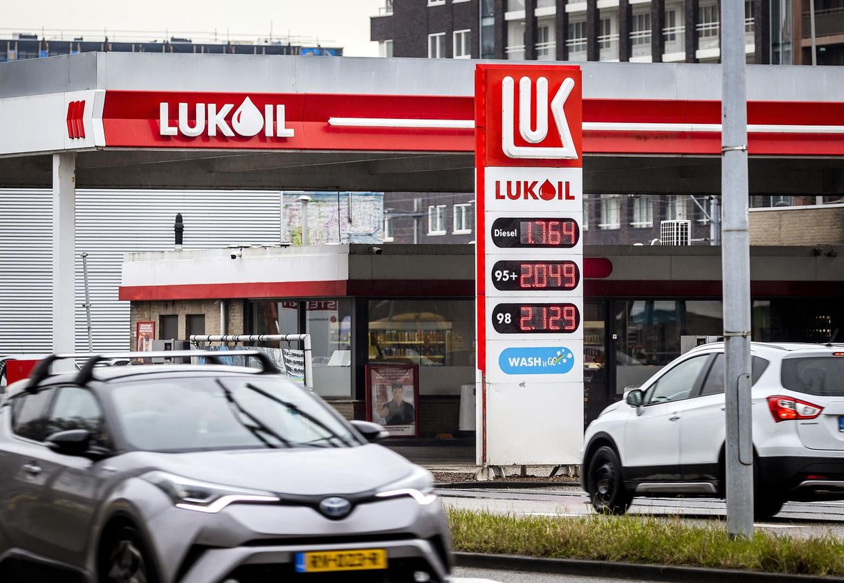 Eladta szicíliai finomítóját az orosz Lukoil olajvállalat