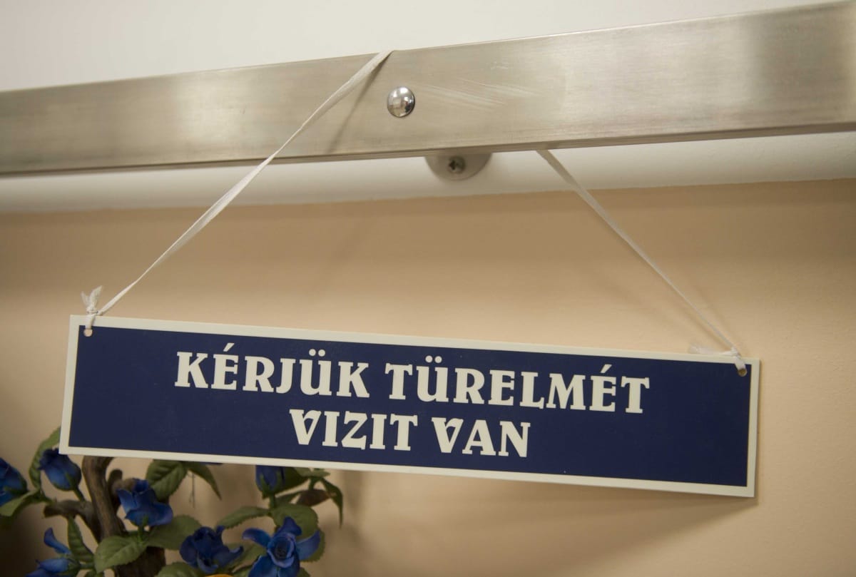 Népszabadság: kirúgások jönnek az egészségügyben