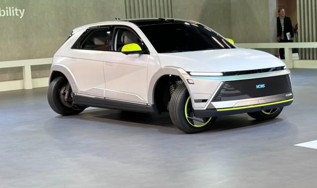 Gyerekjáték a párhuzamos parkolás a Hyundai új járművével – videó