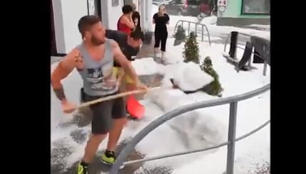 Hólapáttal kellett a jégeső után takarítani Szlovéniában