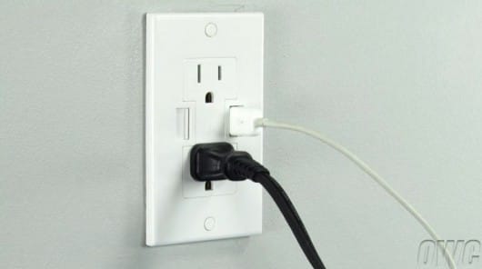 Töltse USB-s eszközeit a fali konnektorból