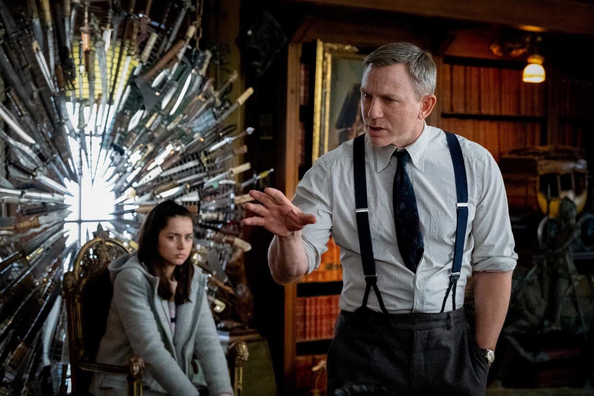 Daniel Craig még karácsonykor sem pihen, ha gyilkosok után kell nyomozni