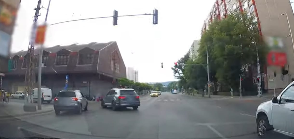 Fedélzeti kamera segített elkapni két életveszélyesen vezető sofőrt – videó
