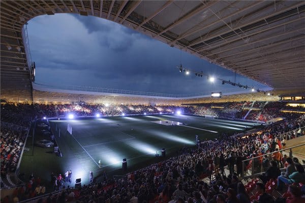 Kérem a következőt: átadták a debreceni stadiont