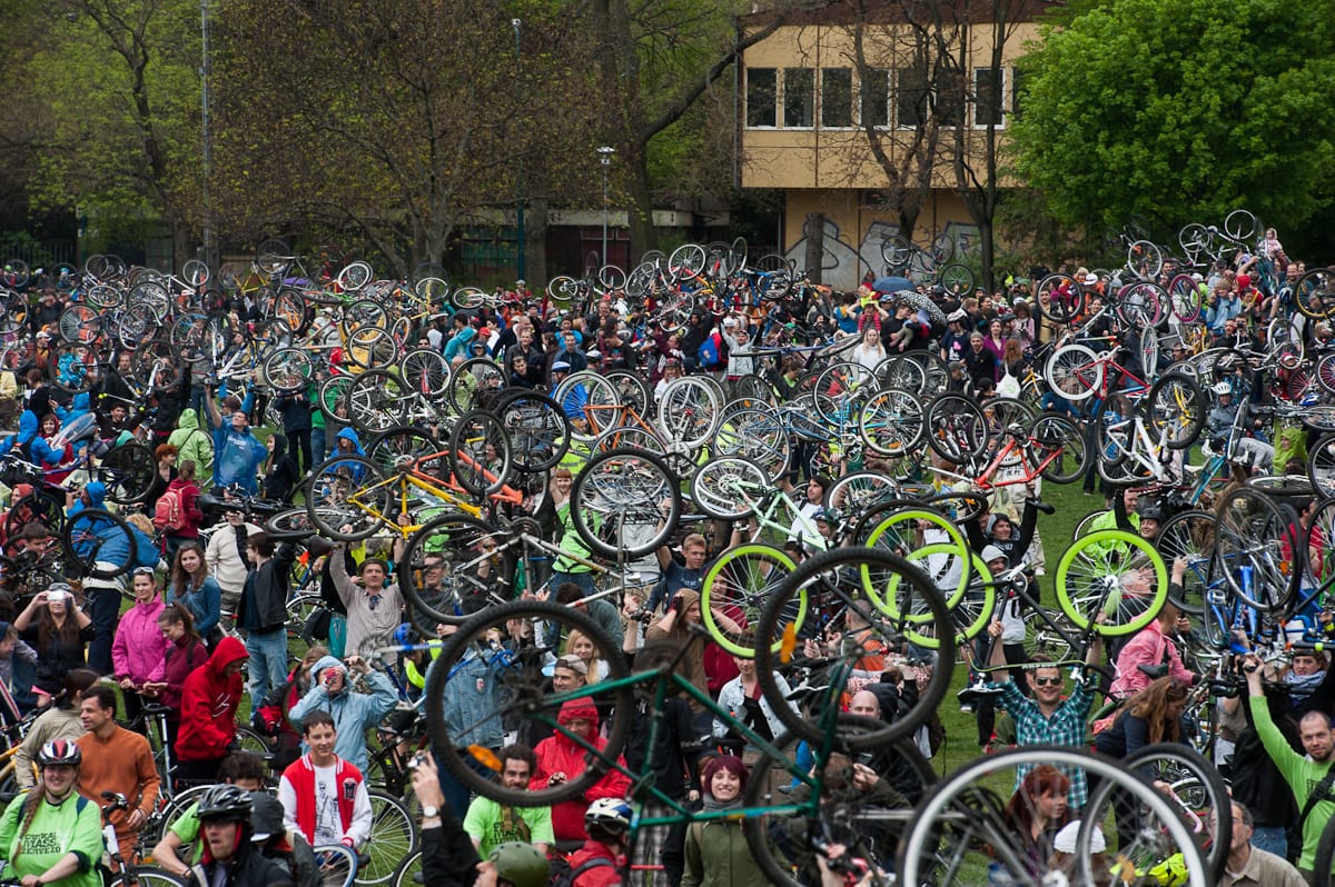 Tízezres tömeg a Critical Mass-en 