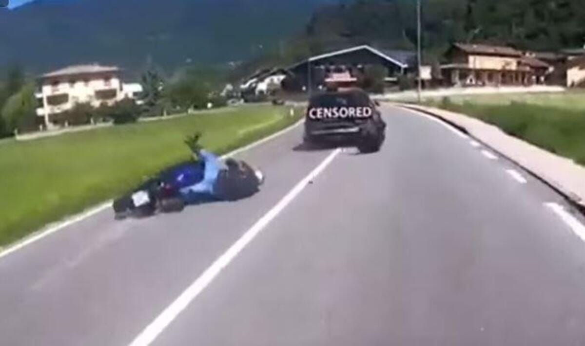 Autós kontra motoros ámokfutást vettek fel Olaszországban