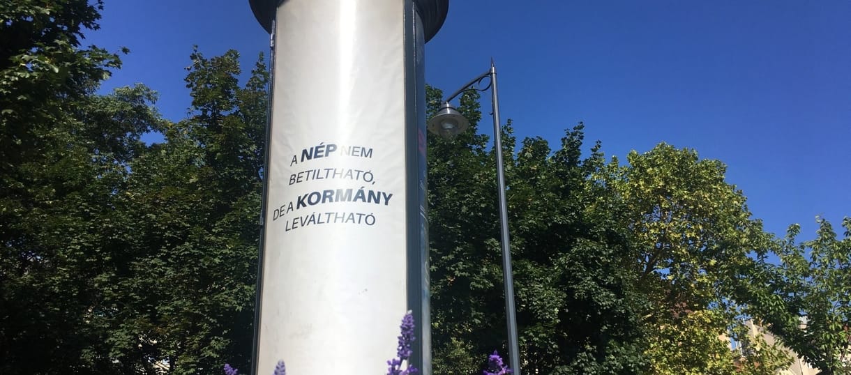 Fotó: Rejtélyes új plakát jelent meg Budapesten