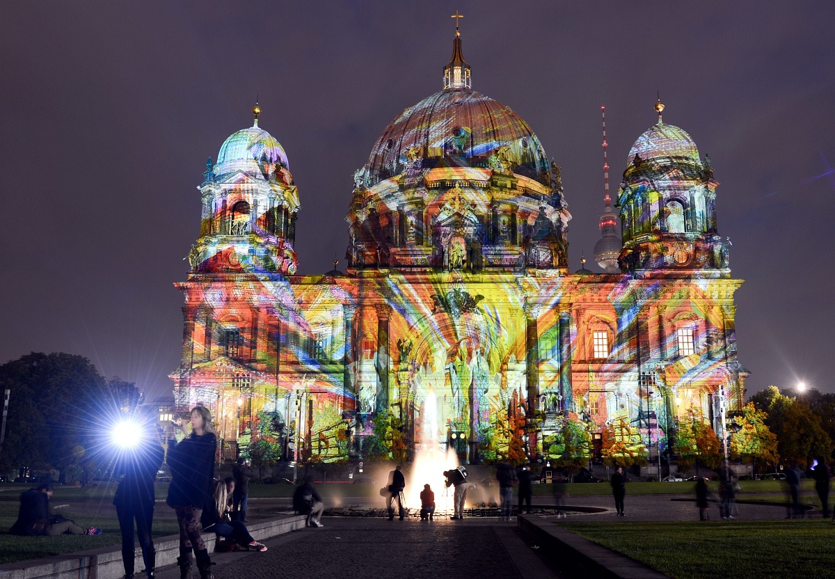 Fotó: kipingálták a berlini dómot