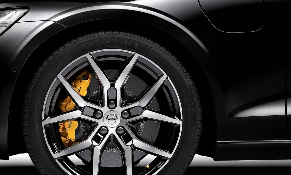 Izgalmas zöld rendszámos: 415 lóerővel támad az új Volvo S60 Polestar
