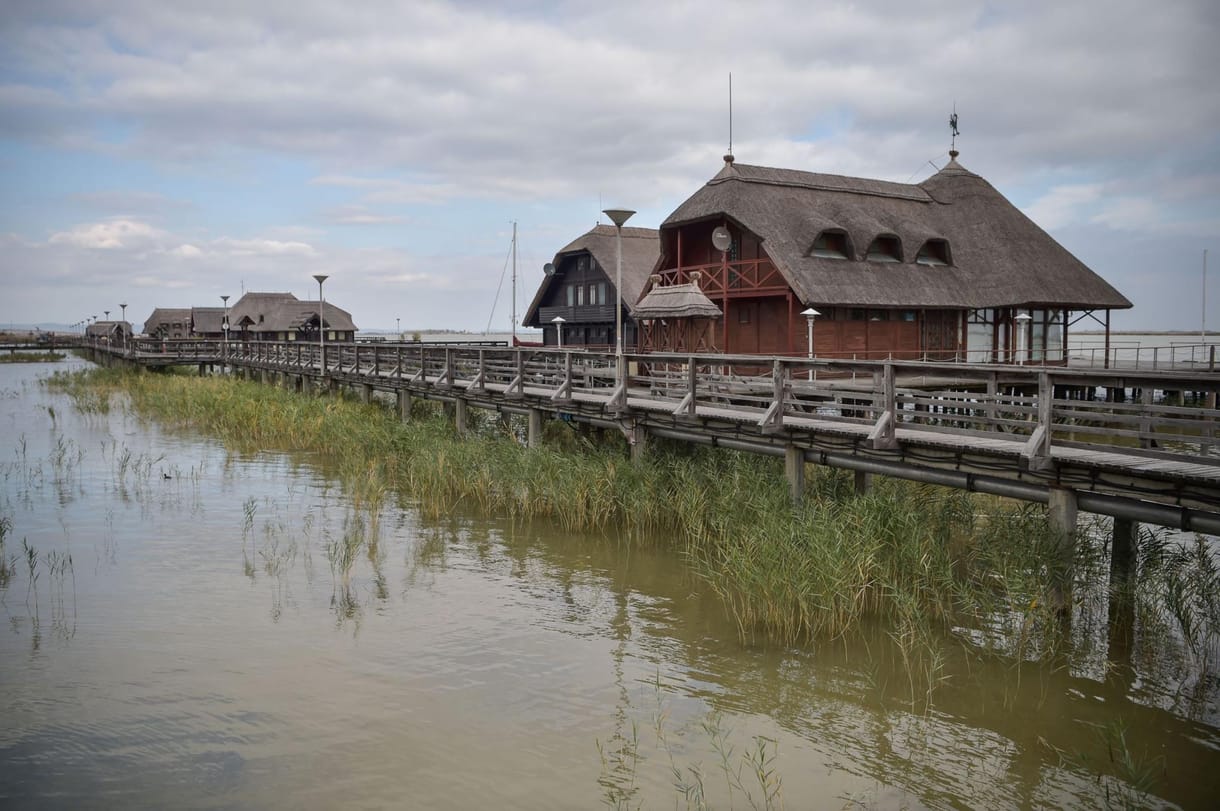 És akkor a NER ránézett a térképre: nicsak, ott a Fertő tó!