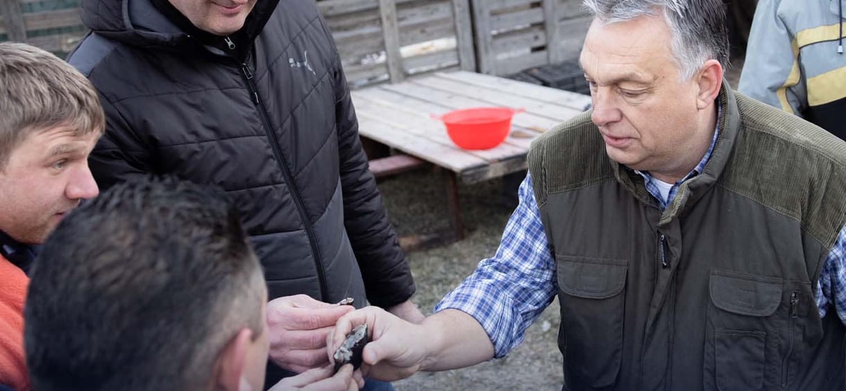 A falu adja a másikat – Orbán lohol a vidéki szavazói után