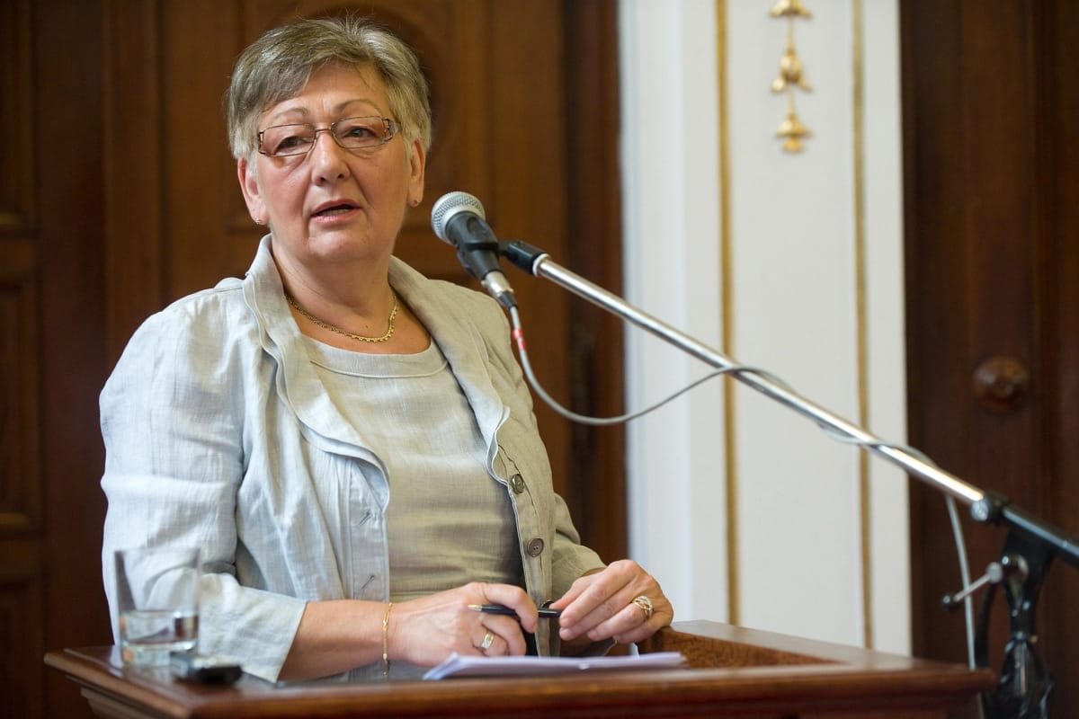Tízmilliós prémiumok: Navracsics levédte magát, Némethné visszakéri a pénzt