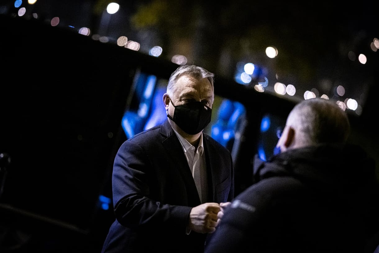 Orbán: A járványügyi szakemberek mereven ellenzik a korlátozások nagyobb lélegzetű enyhítését