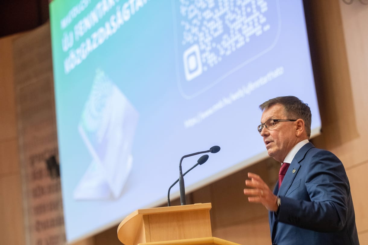Matolcsy: Magyarország letért az egyensúlyi növekedési útról és a sikeres felzárkózásról