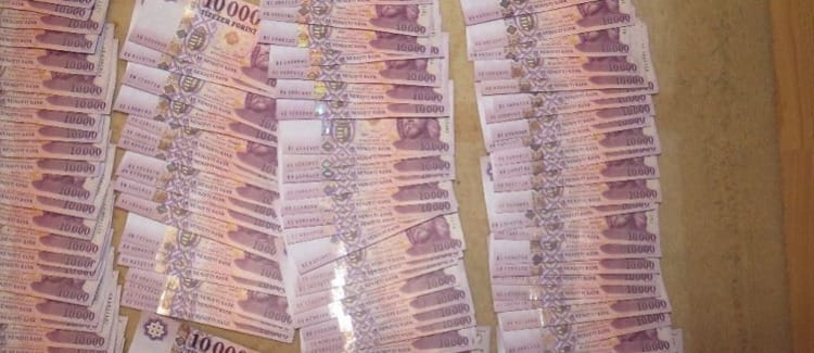 Apránként lopott el 23 millió forintot a munkahelyéről egy takarítónő