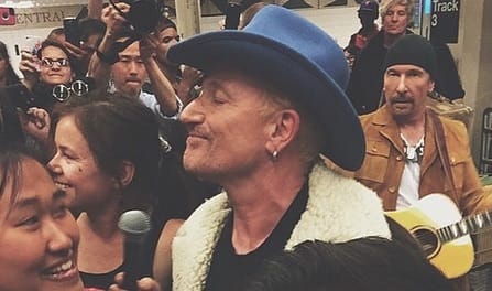 New York-i metrómegállóban zenélt a U2