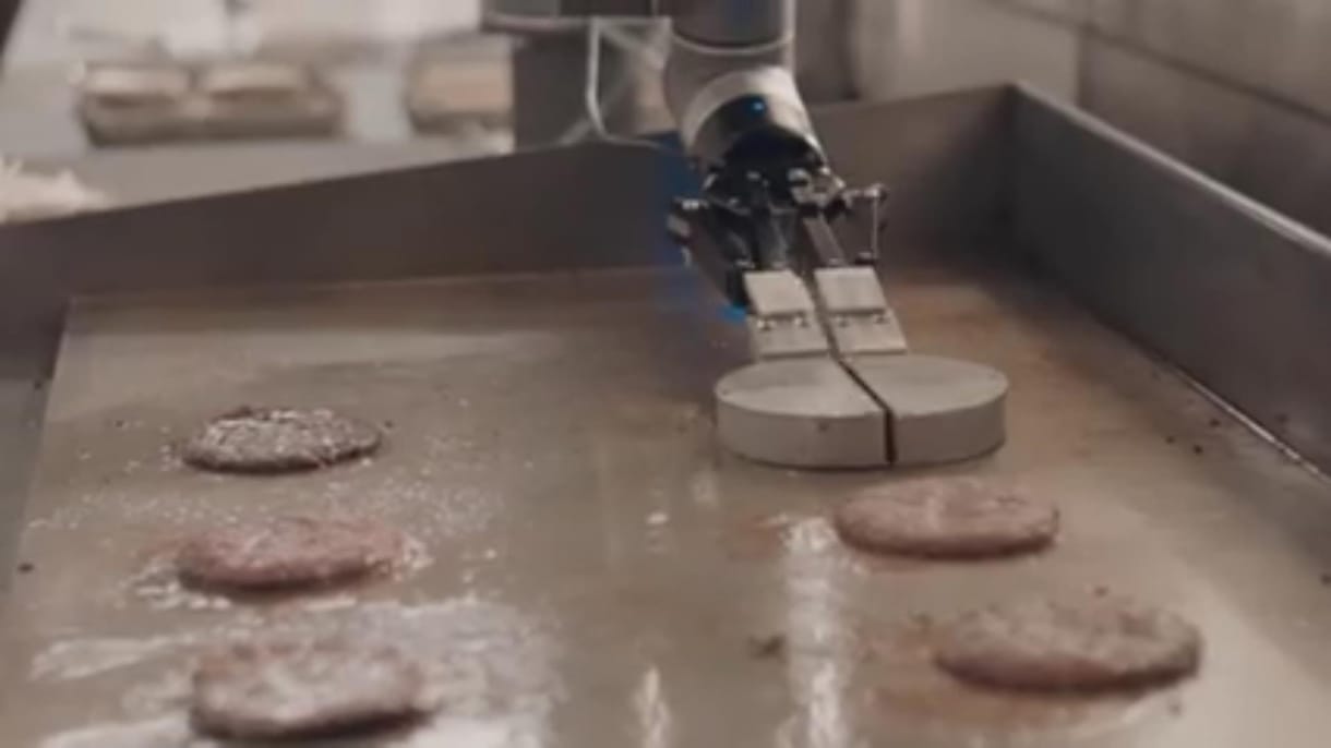 Itt a robot, amelyik elveszi a mekis munkáját - videó