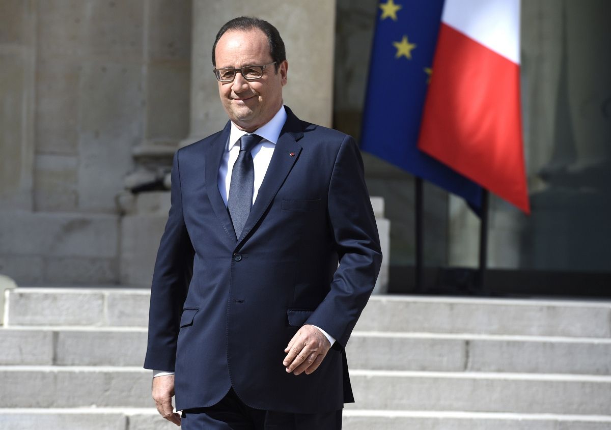 Megbüntették a Hollande élettársáról paparazzi-fotókat közlő lapokat