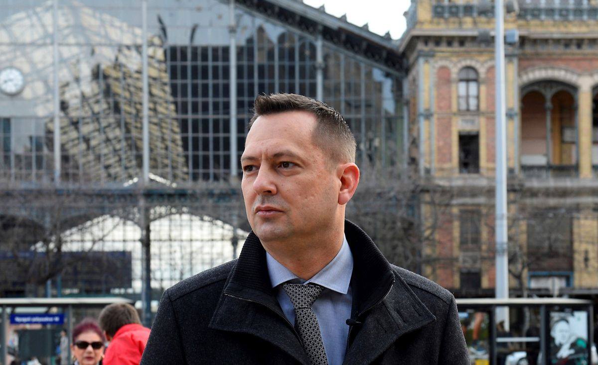 Mandineres interjúban szállt bele Karácsonyba, Gyurcsányba és Márki-Zayba is az MSZP erős embere