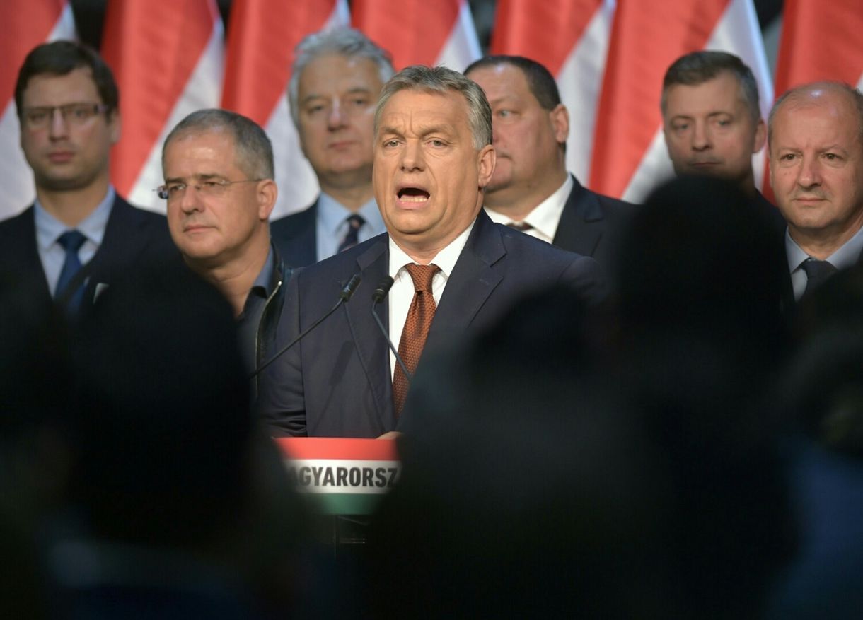 MSZP: A diktátorok útjára lép Orbán Viktor
