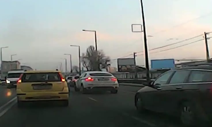 A nap videója: a törtető divatterepjárós és a kanyarodás mestere