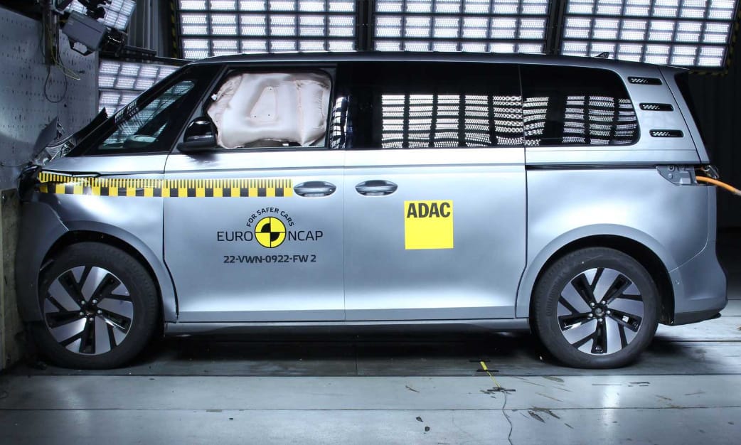 Így törik a VW új villanyautója, az ID. Buzz – videó