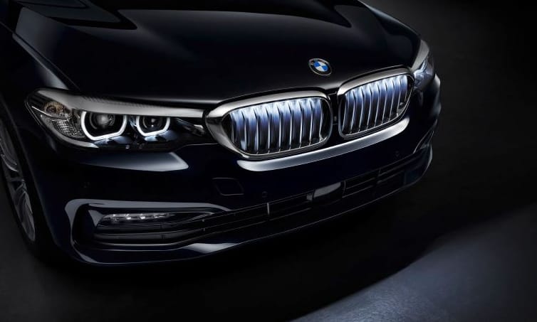 Már világító vese-hűtőráccsal is rendelhető az 5-ös BMW