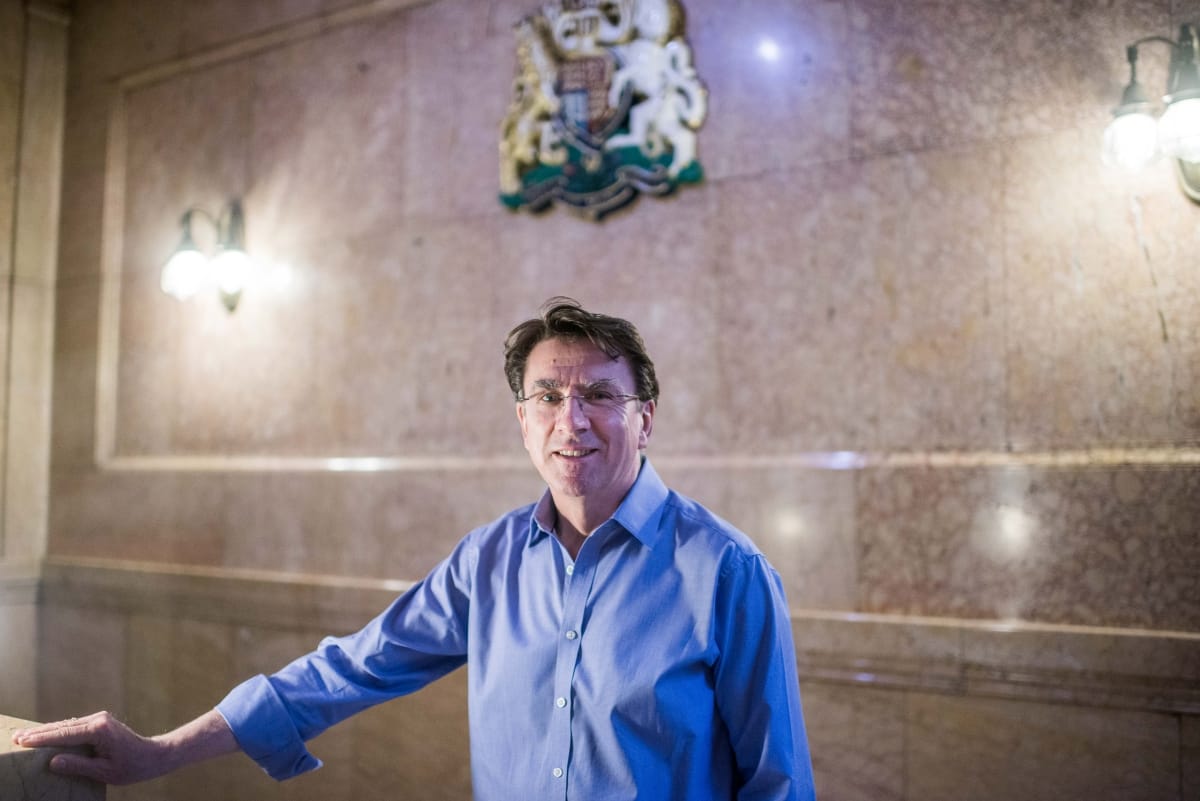 Az új brit nagykövet, aki magyarul szaval József Attilát