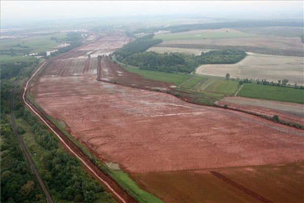 Európai Bizottsági reakció a vörösiszap katasztrófára