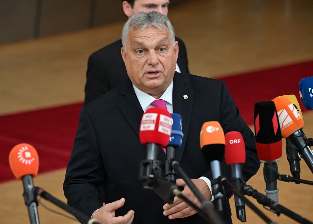 Orbán Viktor most szóba állt a sajtóval, hogy lényegében azt közölje, ismét zsarolásra használhatja az EU-csúcsot 