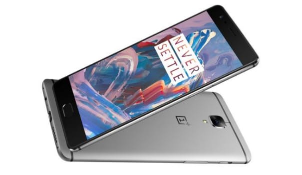 Nem tévedés: már a bejelentése előtt árulják az év egyik legizgalmasabb telefonját
