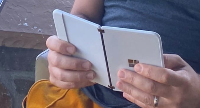 Összeszedtük, mi minden tudható a Microsoft új telefonjáról, a Surface Duóról
