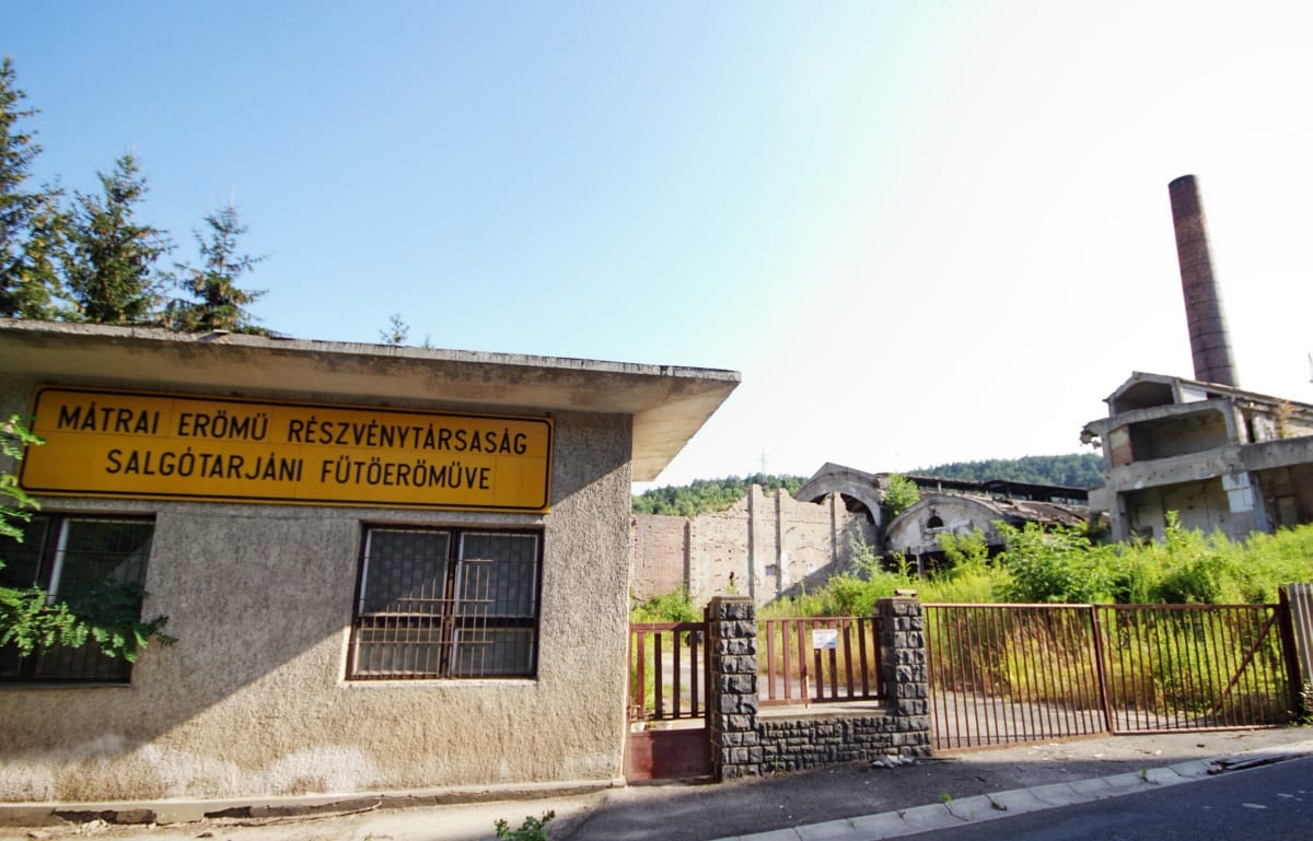 Pusztuló gyárak és romok közt keresi a kiutat a hajdani 