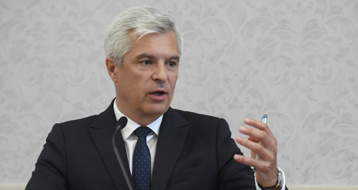 Szlovákiában Orbán-kritikus karrierdiplomata lehet elnökként Fico ellensúlya