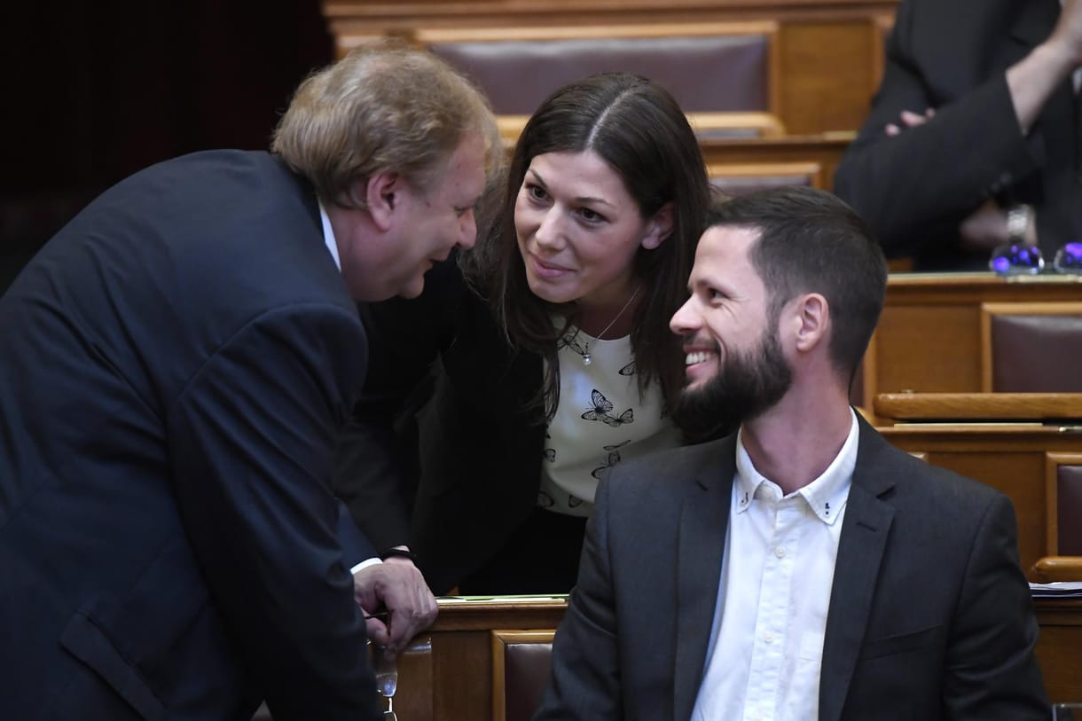 Az Alkotmánybírósághoz fordul Bősz Anett a túlóratörvény és a közigazgatási bíróságok miatt